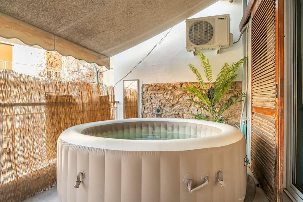 Openair Hot Tub/Big Balcony/Great Boutique Apt Athen Eksteriør bilde